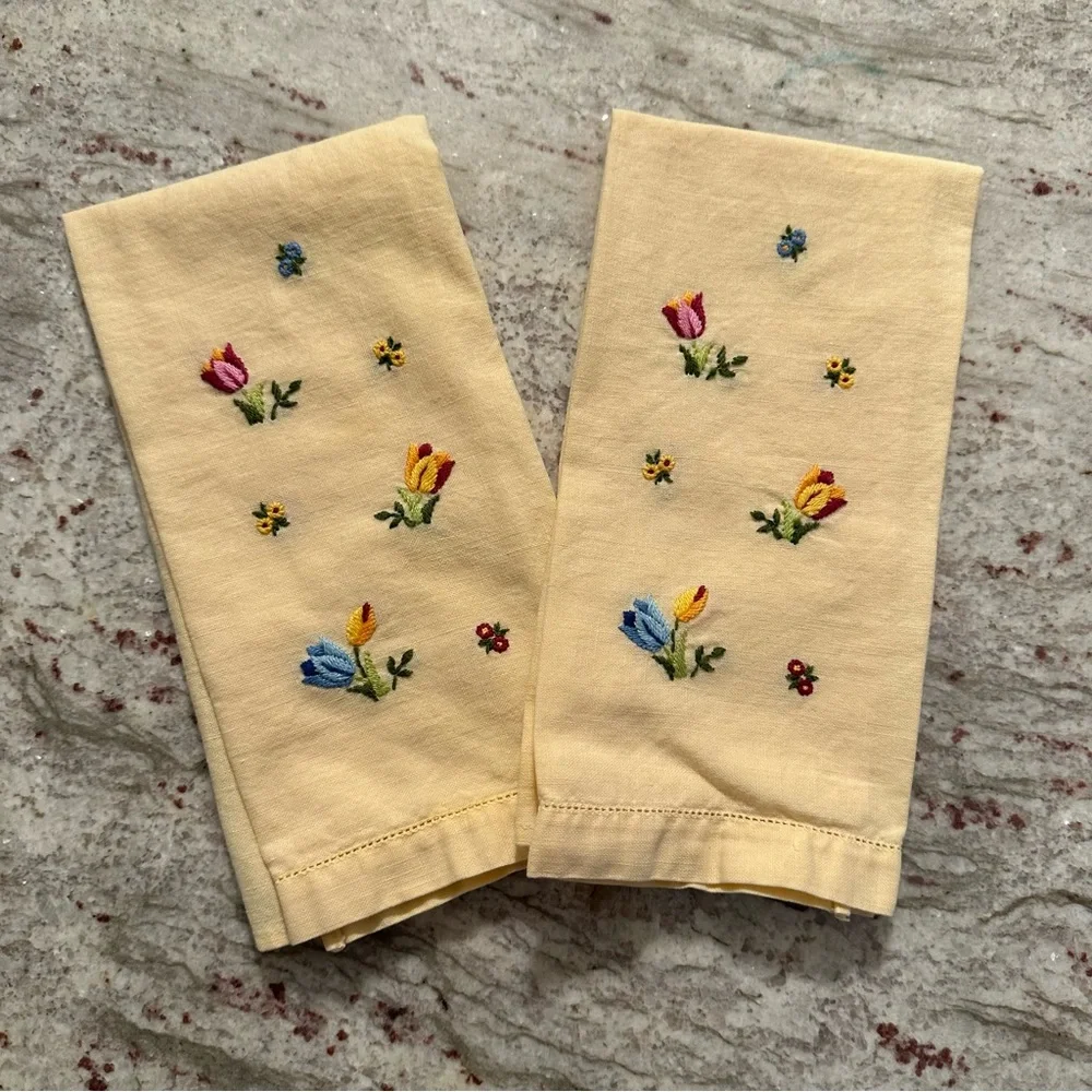 Vintage Linen Embroidered Handmade Guest Towels 2 Handkerchief Tulip Pedal